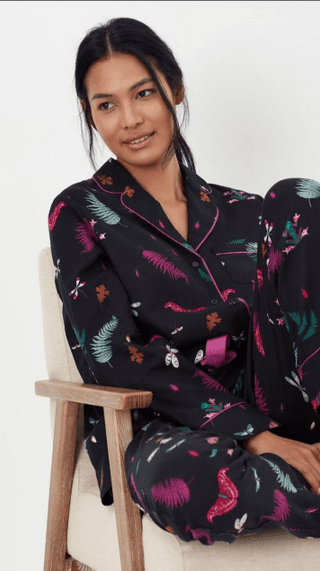 Joules-Sleeptight-Light-Pyjama-Set-–-Black-Bugs.png Joules Sleeptight Light Pyjama Set - Black Bugs